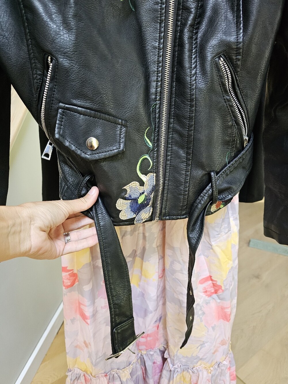 BELLIVERA Floral Vegan Leather Embroidered Moto Jacket Black - Picture 13 of 14
